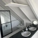 Au Petit Bonheur Apartment